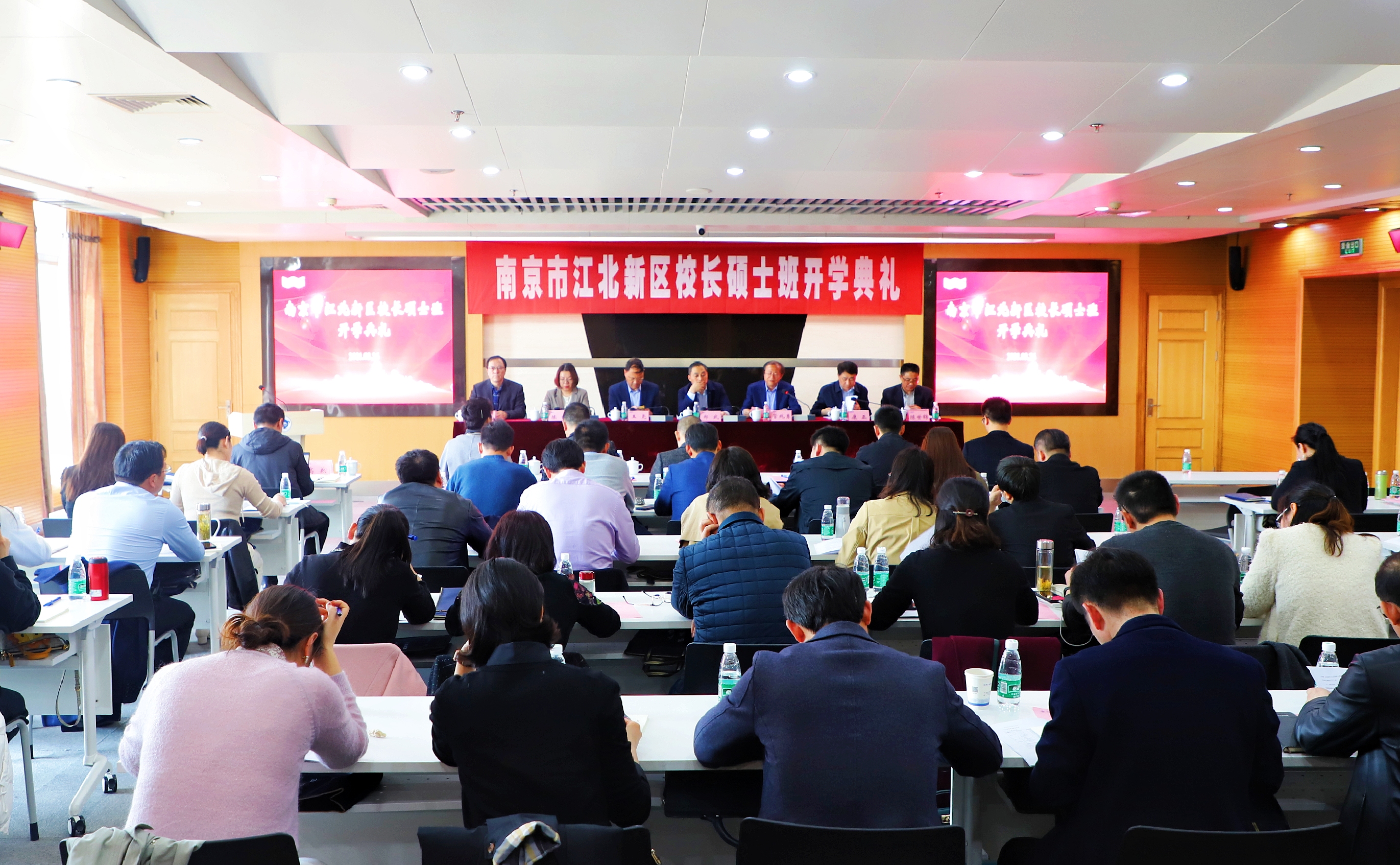 正处职干部康正,党群办主任陈佳,江北新区教育发展中心党总支书记陈
